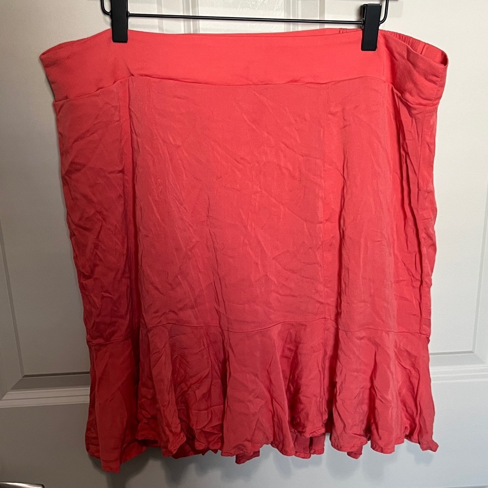 Torrid rayon elastic waistband Coral Ruffle plus size (2) fully lined skirt
